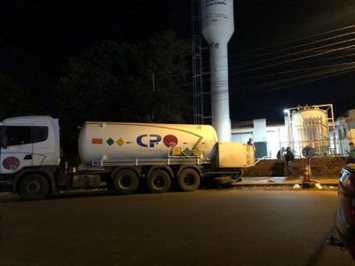 Un camión cisterna con logotipo de la Compañía Paraguaya de Oxígeno SA, cargado con 12.000 litros de oxígeno líquido fue incautado