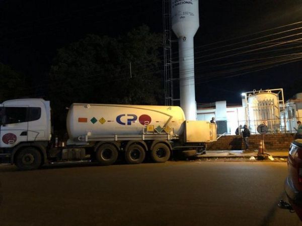 Un camión cisterna con logotipo de la Compañía Paraguaya de Oxígeno SA, cargado con 12.000 litros de oxígeno líquido fue incautado