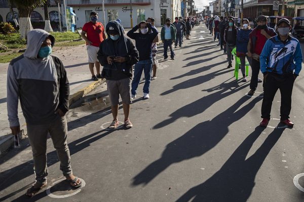 Peruanos sacaron en la pandemia 8.400 millones de dólares de fondos de pensiones - MarketData