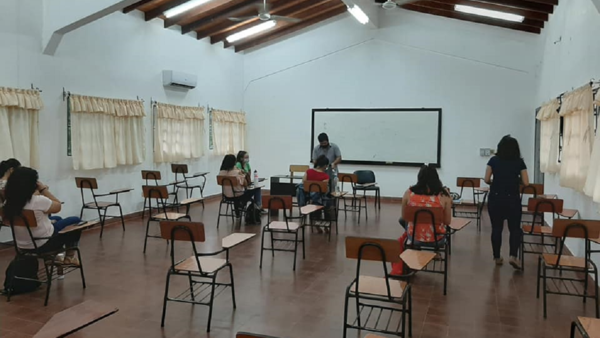 Denuncian cierre de carrera de Letras en filial de Caacupé
