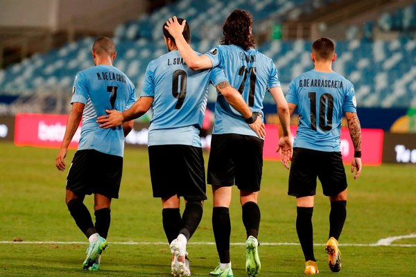 Uruguay gana, clasifica a cuartos y despide a Bolivia de la Copa América
