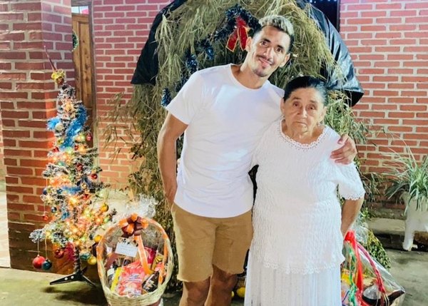 Crónica / ABUELA MEMBY: “Con ella en la cancha me motivo el doble”