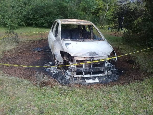 Hallan vehículo incinerado y sospechan que fue usado en millonario asalto - Noticiero Paraguay