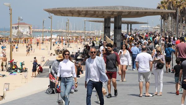 Israel retoma el uso de tapabocas en interiores ante aumento de casos