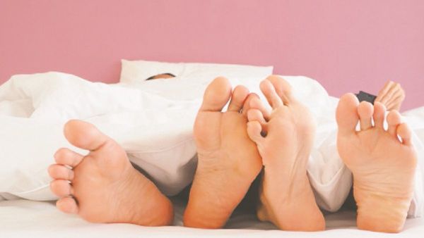 Le pilló a su cuerno y su mujer le tongueó