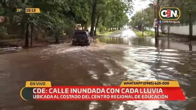 Conocida calle de CDE inundada, nuevamente causa inconvenientes tras precipitaciones - La Clave