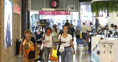 La Nación / COVID-19: Israel reinstaura uso de mascarilla en lugares públicos cerrados ante repunte de casos
