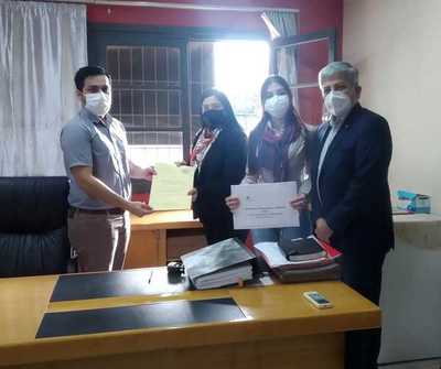 ENCARNACIÓN Y CAMBYRETÁ ACCEDEN A TÍTULOS DE PROPIEDAD DE LOS INMUEBLES QUE OCUPAN