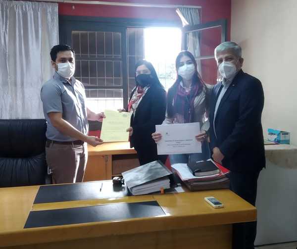ENCARNACIÓN Y CAMBYRETÁ ACCEDEN A TÍTULOS DE PROPIEDAD DE LOS INMUEBLES QUE OCUPAN