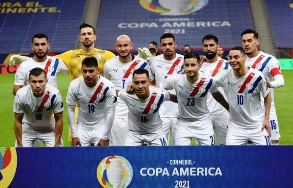 La Albirroja derrota a Chile y elude a Brasil en Cuartos •