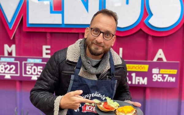Ratti nos enseña a preparar hamburguesas de pollo con productos de Pollo K-zero.