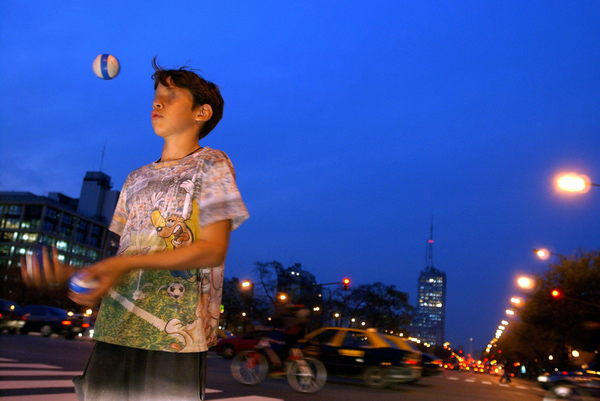 La caída de ingresos en la pandemia agudiza el trabajo infantil en Argentina - MarketData