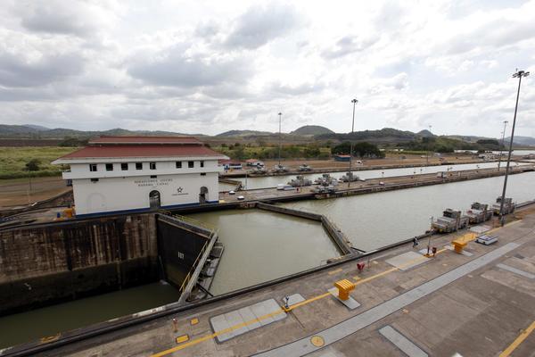 Plataforma marítima de SpaceX cruza el Canal de Panamá con ruta al Pacífico - MarketData
