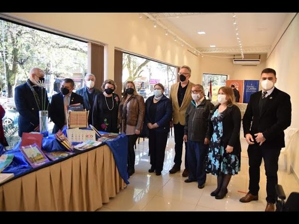 UCI DONA LIBROS A LA MUNICIPALIDAD DE ENCARNACIÓN