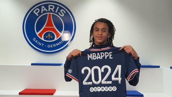 El hermano pequeño de Mbappé firma un contrato con el PSG