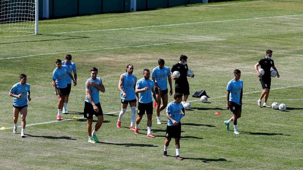 Uruguay parte hacia Río de Janeiro para duelo con Paraguay