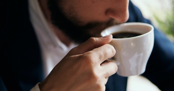 Según estudio beber café podría reducir el riesgo de sufrir una enfermedad crónica del hígado - C9N
