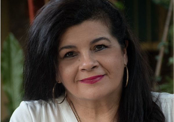 Milia Gayoso presenta su antología de cuentos paraguayos “Todos somos libros”