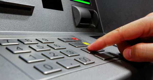 Mujer fue al cajero automático y tenía 1.000 millones de dólares depositados en su cuenta - C9N