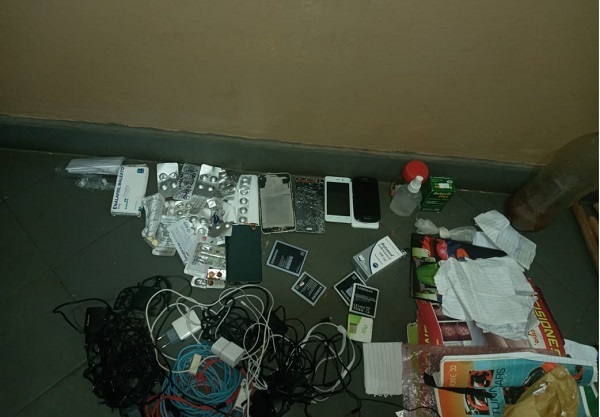 En cárcel para mujeres incautan teléfonos celulares y hasta medicamentos para trastornos psiquiátricos - ADN Digital