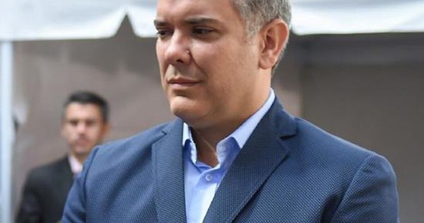 La Nación / Iván Duque denuncia ataque con disparos contra helicóptero en el que viajaba