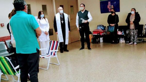 Obispo de Ciudad del Este visita a familiares y enfermos en IPS