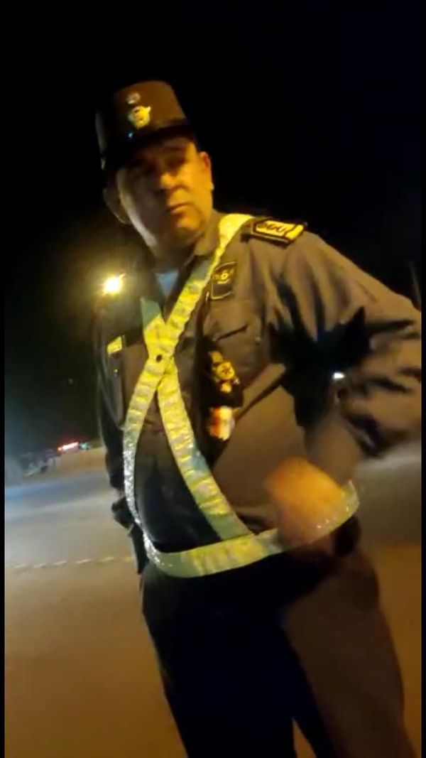 Filman a agente de Patrulla Caminera cuando pedía coima para liberar vehículo sin chapa - ABC en el Este - ABC Color