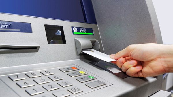 Ejecutivo rectifica decreto del salario mínimo por error de cálculo