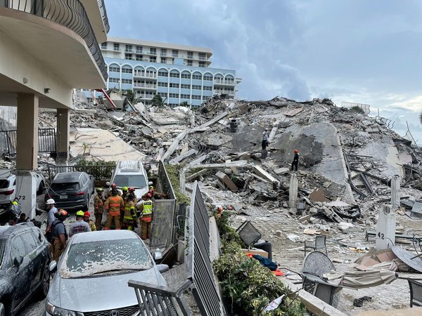 ¡Desesperados! Continúa búsqueda de sobrevivientes en condominio de Miami