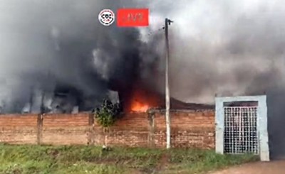 Incendio de grandes proporciones en fábrica de CDE