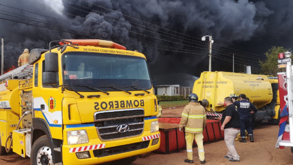 Gran incendio en fábrica de confecciones de Ciudad del Este