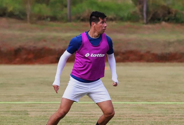 Guaraní hace una oferta formal a Víctor 'Topo' Cáceres