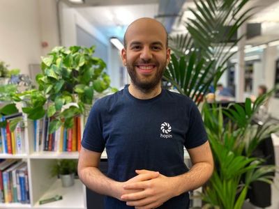 “Ser una empresa remota nos permite hacer muchas cosas”, asegura el multimillonario más joven de Reino Unido