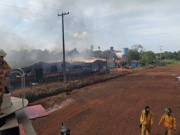 Incendio en fábrica de CDE: Estructura colapsó durante tareas de enfriamiento - Nacionales - ABC Color