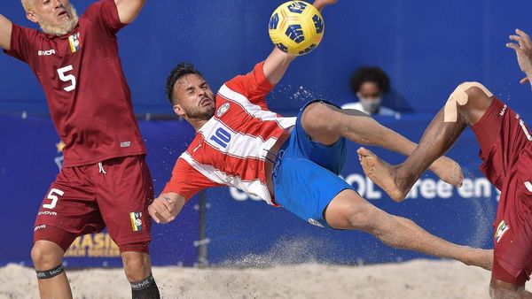 La Albirroja Pynandi debuta con el pie derecho
