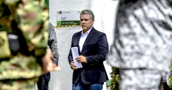 La Nación / El gobierno colombiano ofrece recompensa por información sobre ataque a helicóptero del presidente