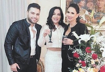 Crónica / LA NOCHE DE ZUNY. Una fiesta top para festejar su fecha feliz