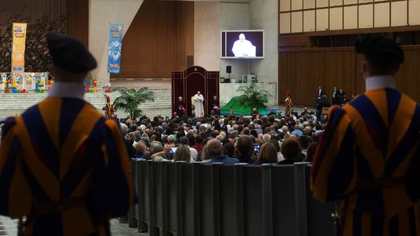 El Vaticano investiga a un ayudante de Juan Pablo II
