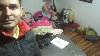 Regala desayuno gratis a cambio de abrigos para niños