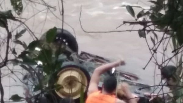 Chofer de Uber pierde la vida tras caer a un arroyo en Itapúa