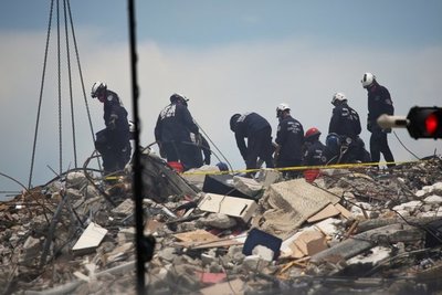 Derrumbe en Miami: Continúan aguardando informaciones sobre los seis paraguayos desaparecidos | Ñanduti