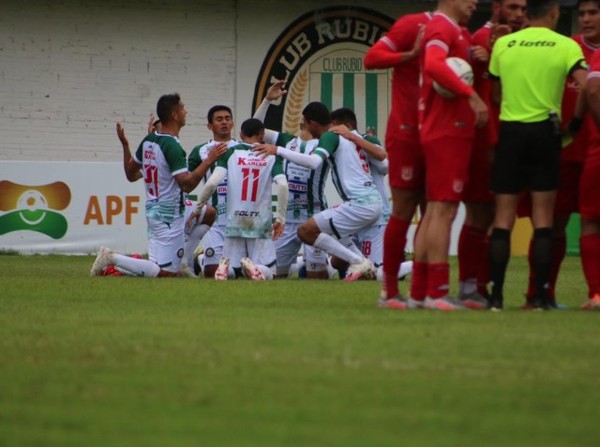 Tres victorias y un empate en mañana dominical - APF