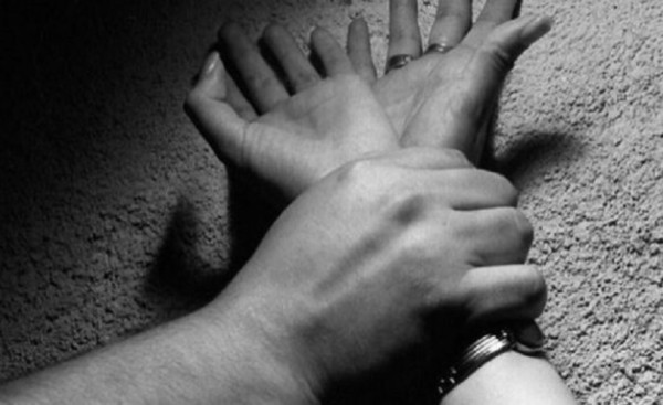 Dos hermanos violan a una “amiga” tras el baile