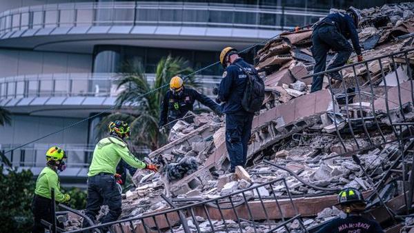 Derrumbe de edificio en Miami: continúan trabajos de búsqueda y rescate