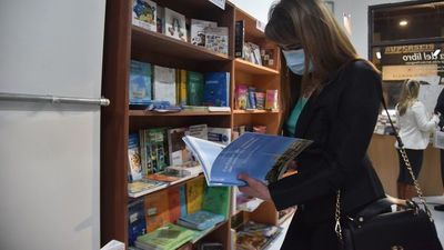 Prosigue especial Feria del Libro en el Superseis de España
