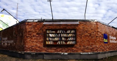 La Nación / Biblioteca de Itaú en la vía pública
