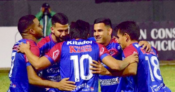La Nación / Triplete de Ferreira para Independiente