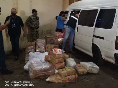 Dirigente LIBERAL sigue metiendo TONELADAS de mercaderías de CONTRABANDO