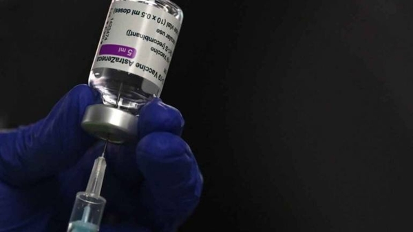 Diario HOY | Un largo intervalo entre dos dosis de AstraZeneca mejora su eficacia
