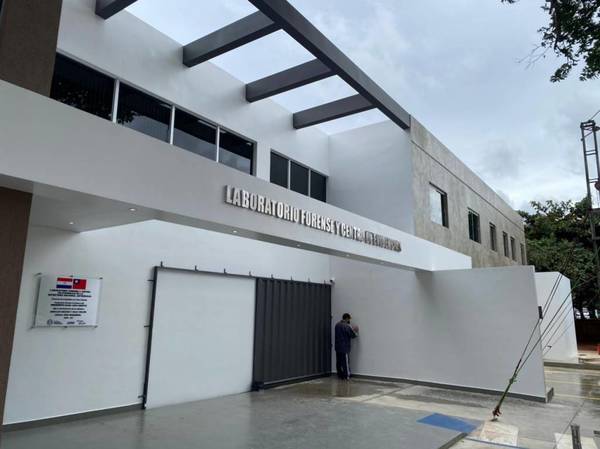 Secretaría Nacional Antidrogas inaugura moderno laboratorio forense y centro de evidencias